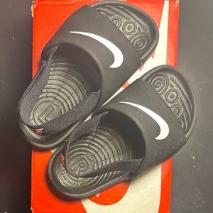 NIKE KAWA SLIDES in black and white. Size- 6c